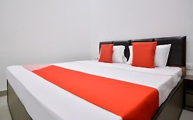 Hotel O White Solitaire