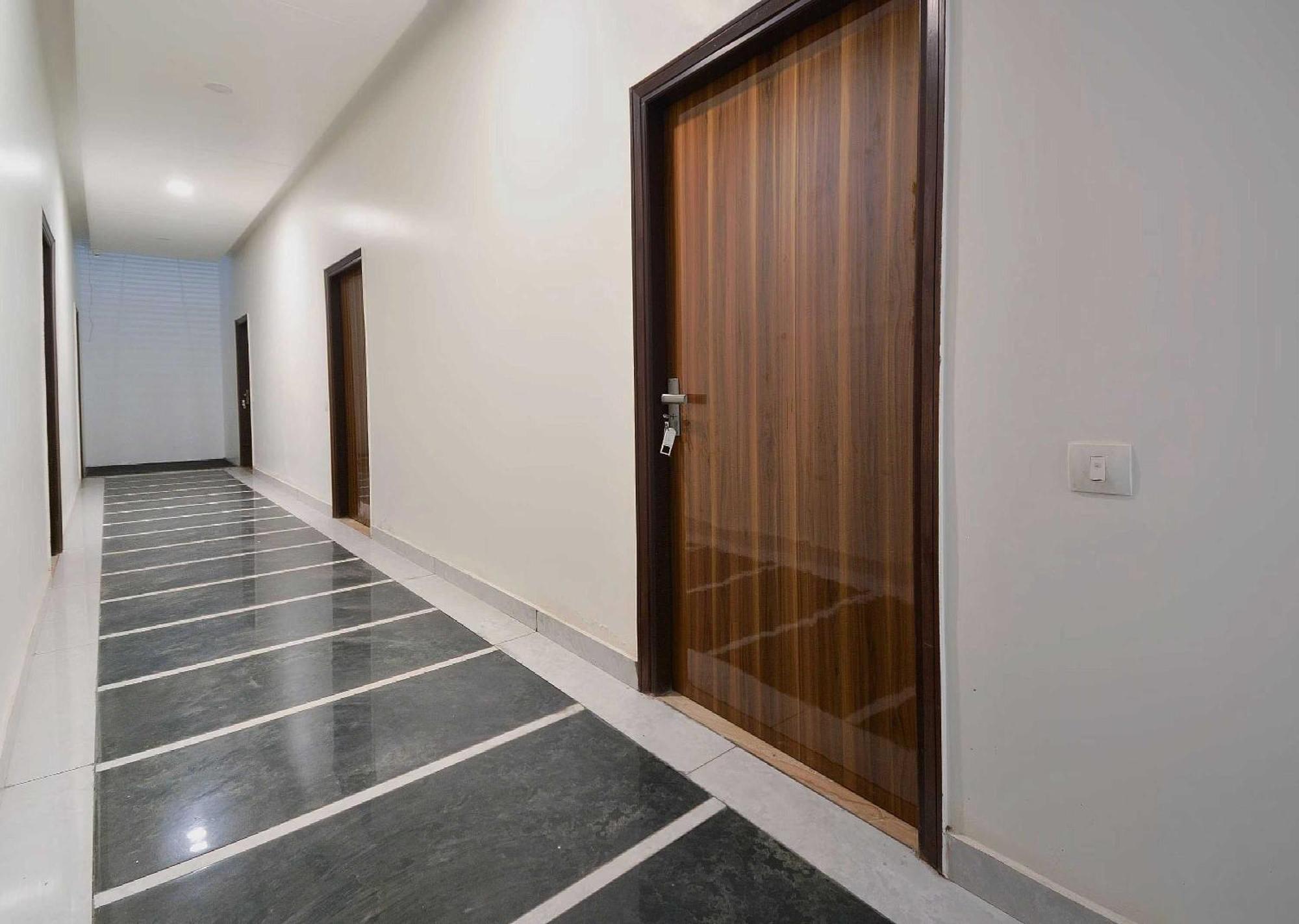 Hotel O White Solitaire Ludhiana Exterior photo