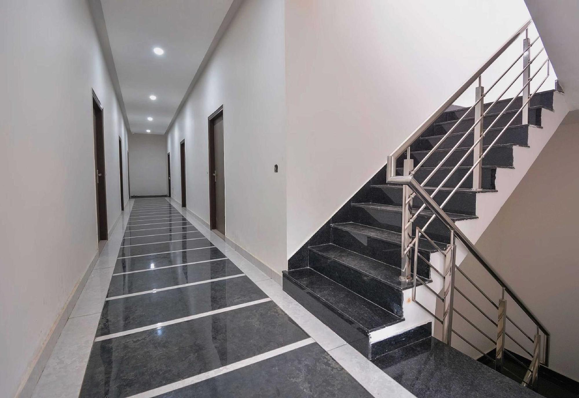 Hotel O White Solitaire Ludhiana Exterior photo
