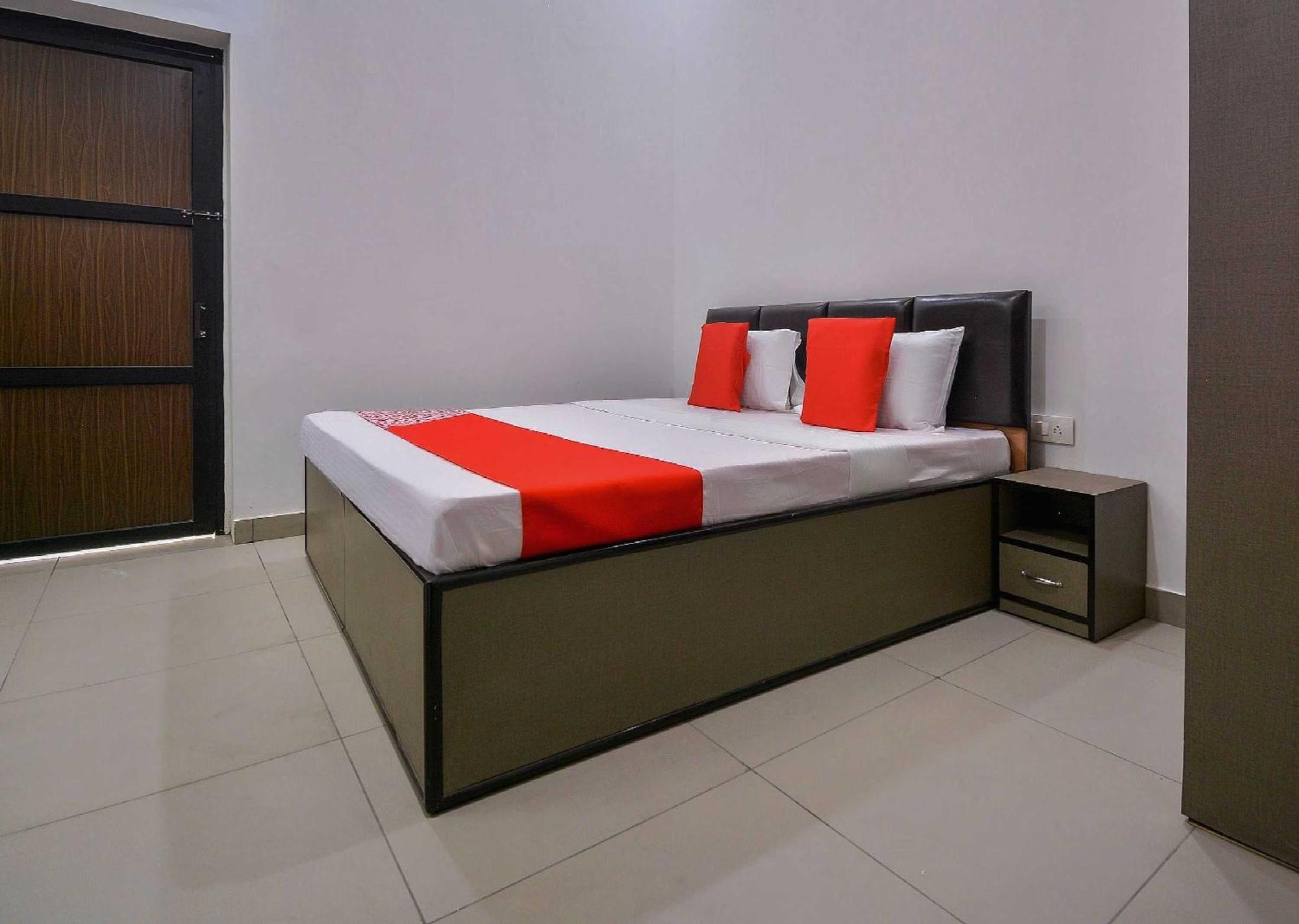 Hotel O White Solitaire Ludhiana Exterior photo